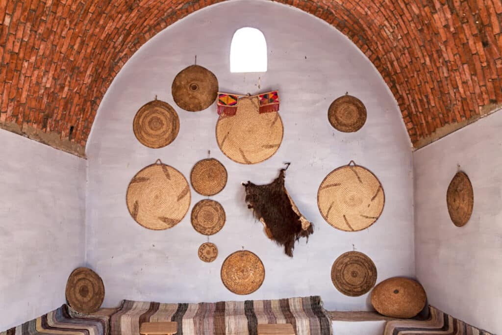 intérieur d'une maison en voûte nubienne
