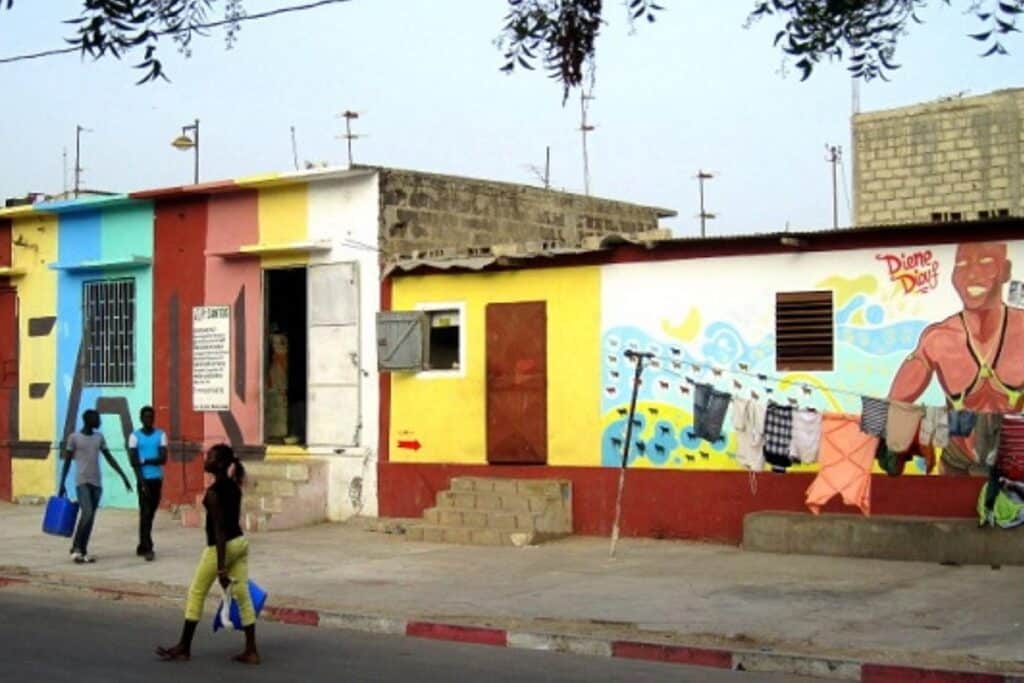maisons peintes à Damels Dakar