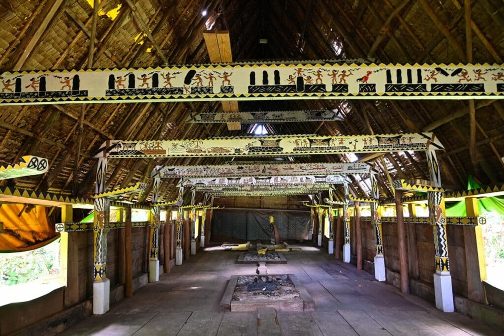 intérieur du bai de Koror