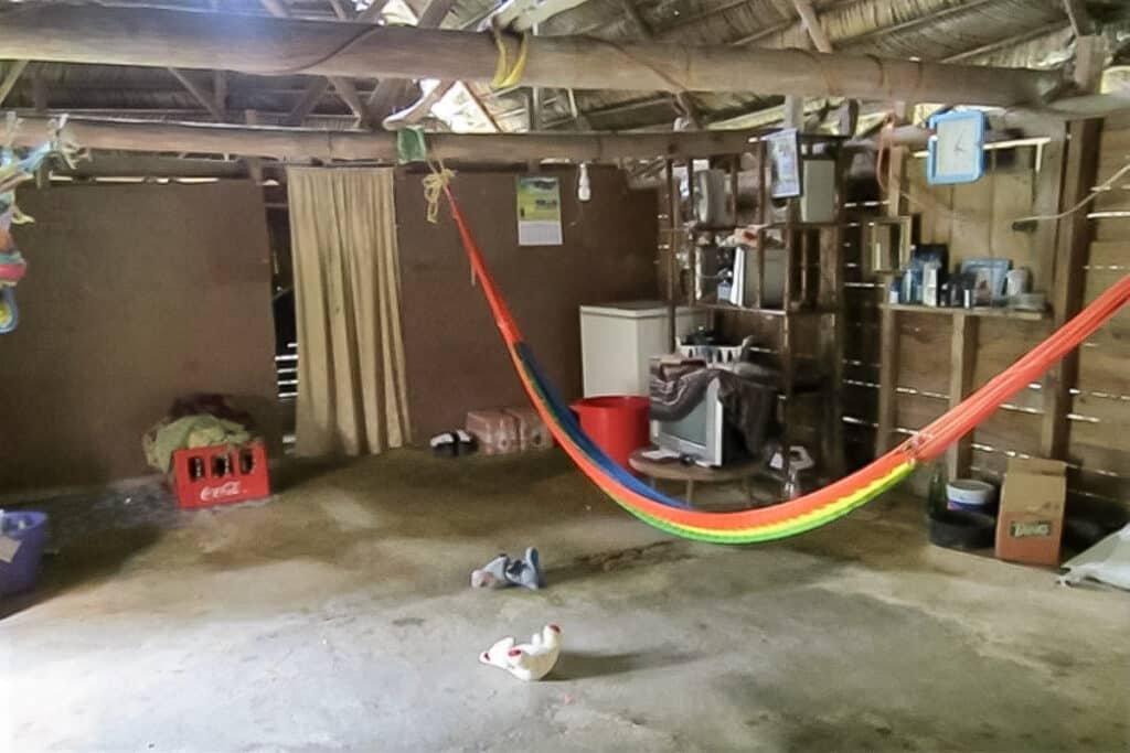 chambre intérieur maison maya au Belize