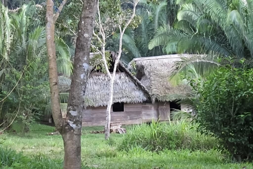 Installation typique d'une maison cuisine à côté de la maison de couchage