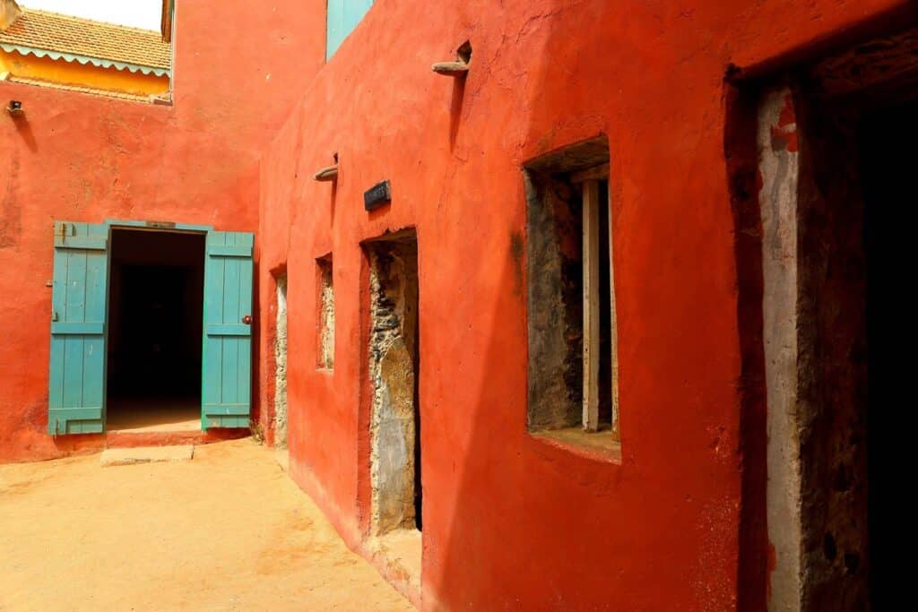 intérieur de la maison des esclaves à Gorée
