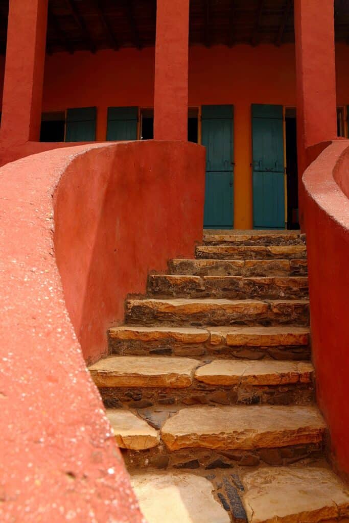 escalier de la maison des esclaves à Gorée