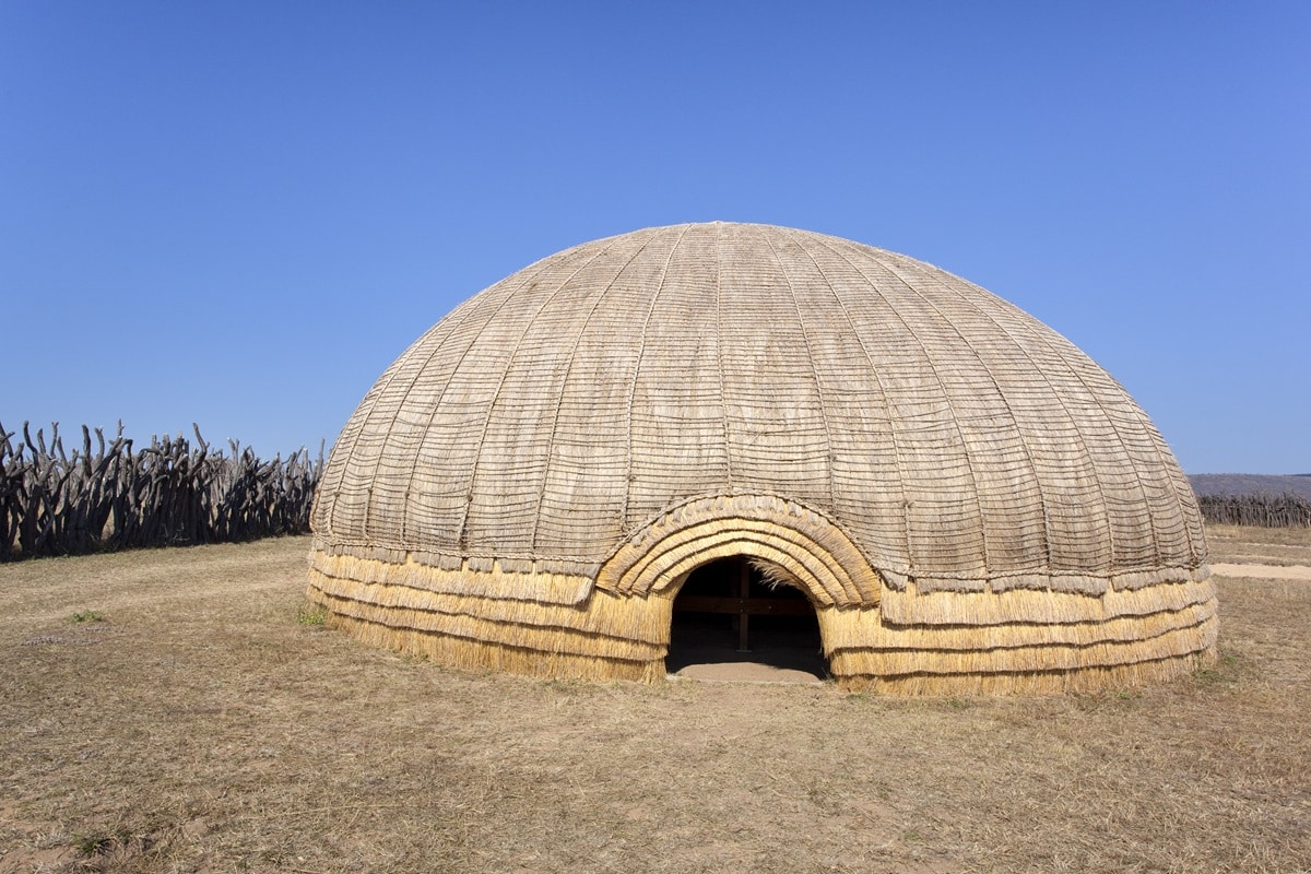 La hutte "ruche" du peuple zoulou
