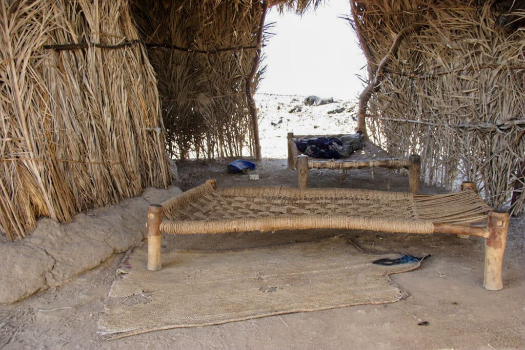 intérieur d'une hutte au Soudan
