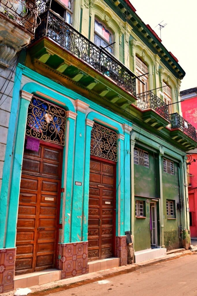portes et façades maisons coloniales de La Havane