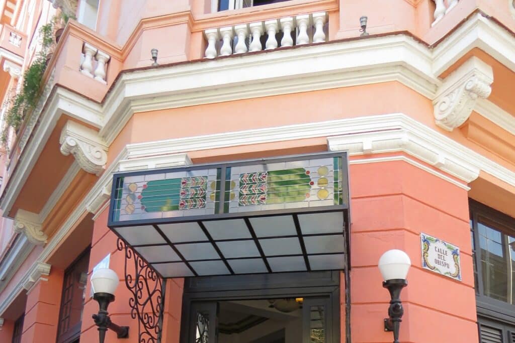 balcon maison coloniale à la havane
