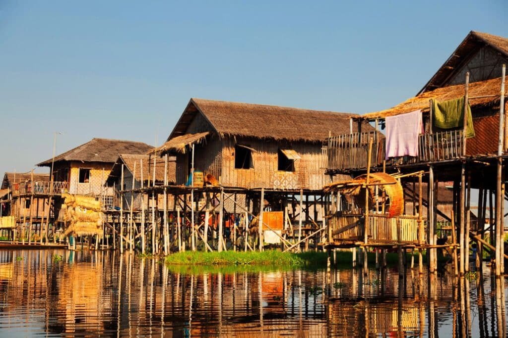 village maisons sur pilotis du lac Inle