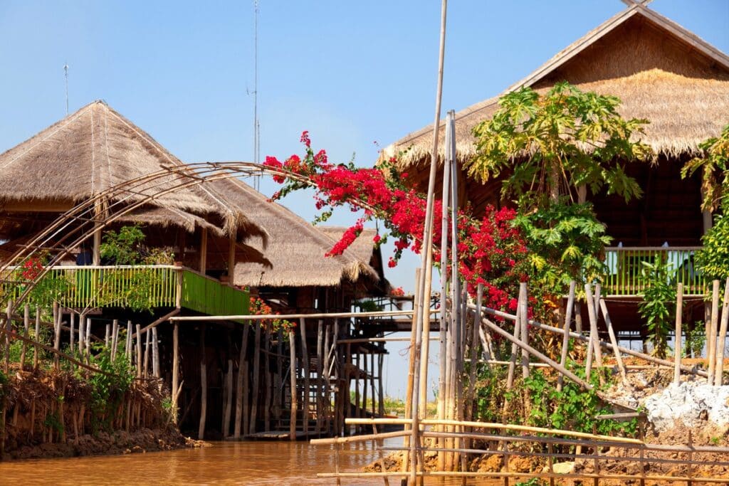 maison sur pilotis en bois du lac Inle