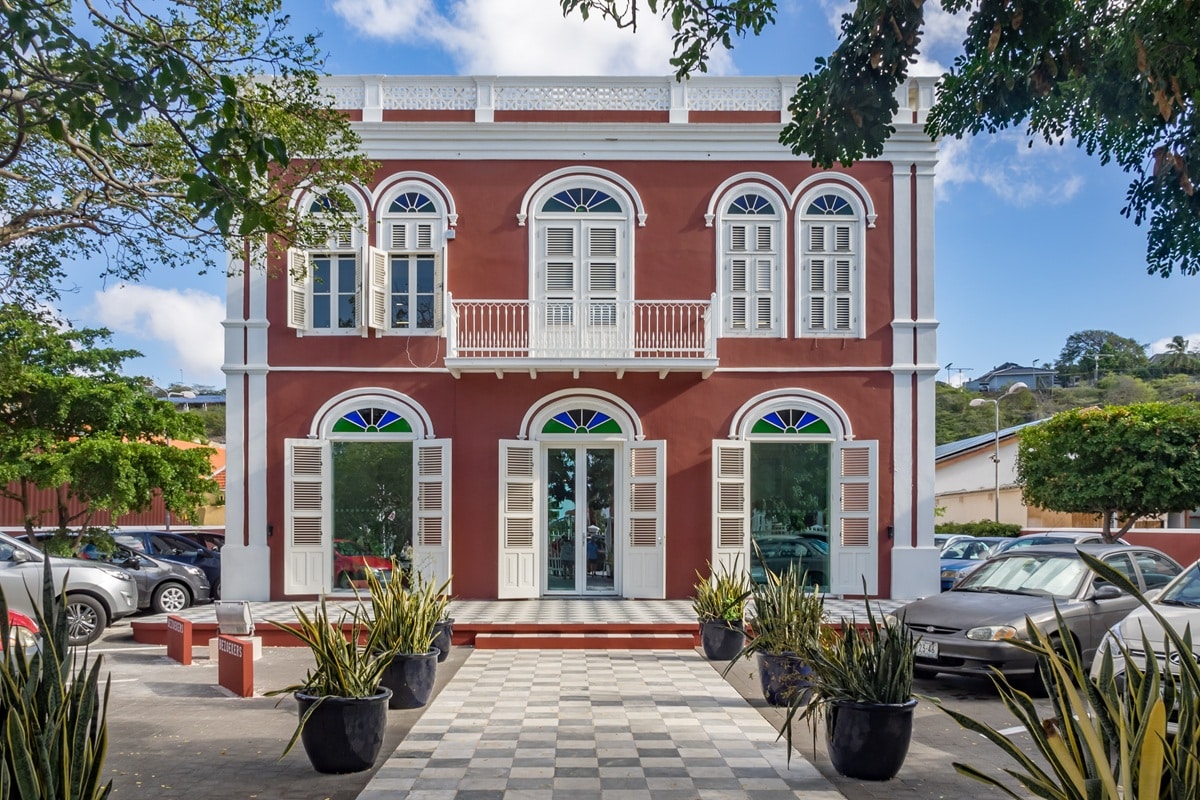 beau bâtiment à Scharloo