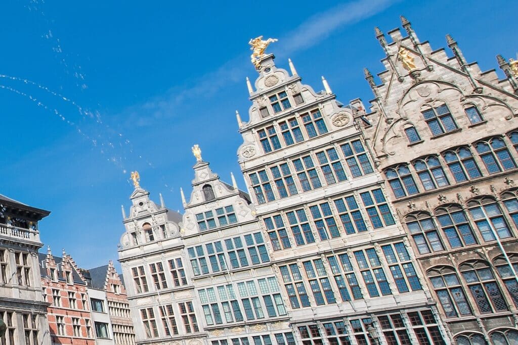 maisons de guilde sur la grand-place d'anvers