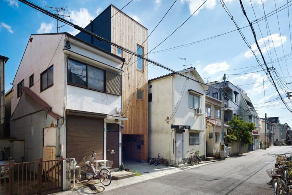 la maison de 2,5 mètres de large dans une rue de Kobe