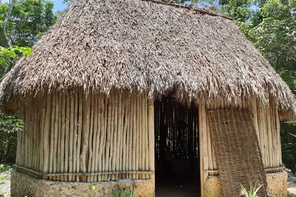 maison traditionnelle maya au Mexique