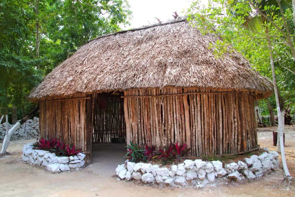 maison maya matériaux naturels