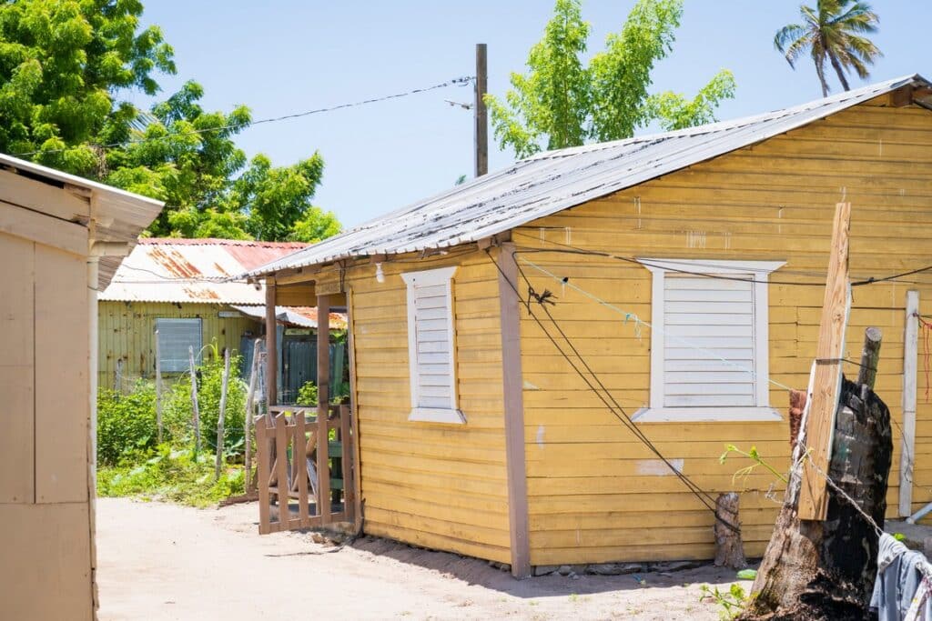 maison rurale en bois République Dominicaine