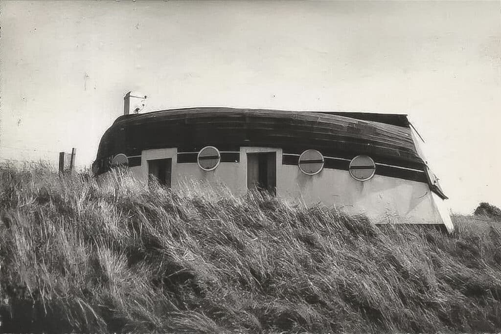 vieille photo d'une maison en coque de bateau retournée à Equihen