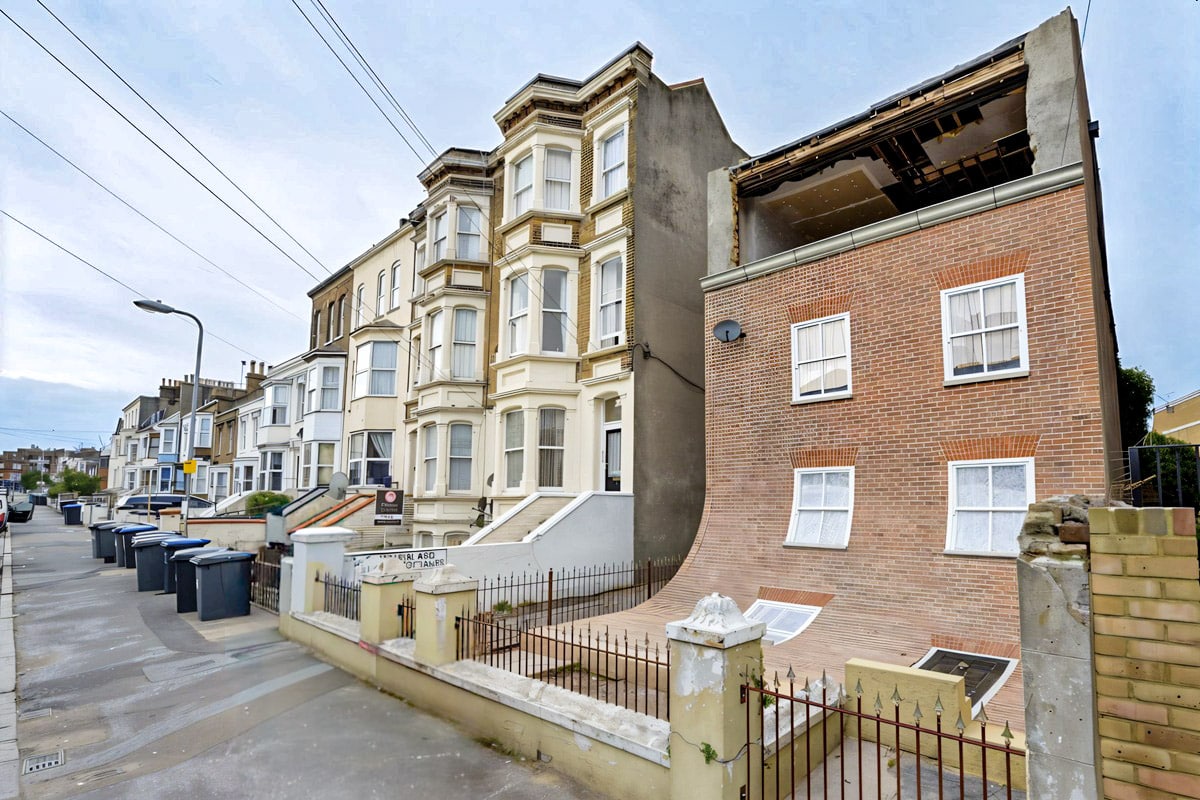 Alex Chinneck illusions architecturales