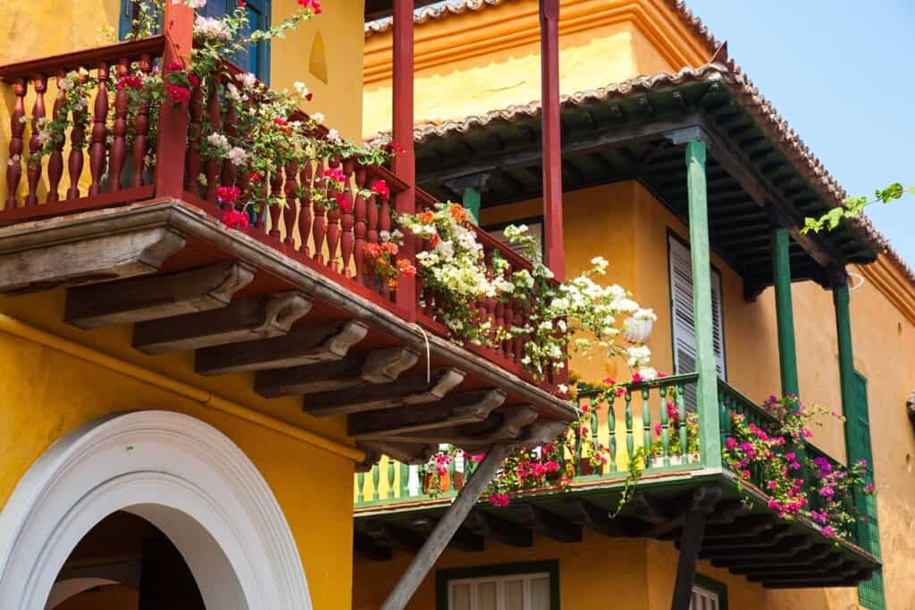 balcons en bois à Carthagène des Indes