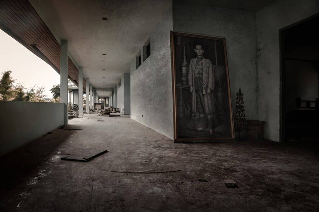 intérieur bâtiment abandonné de Bangkok