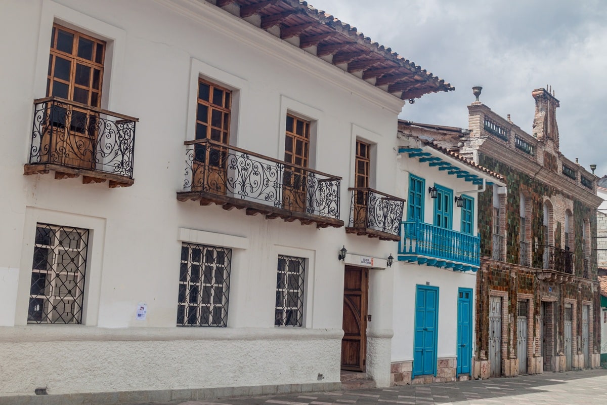 vieux bâtiments coloniaux à Cuenca