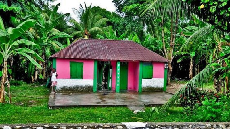 maison colorée haiti