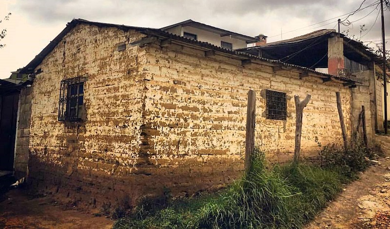 maison adobe guatemala