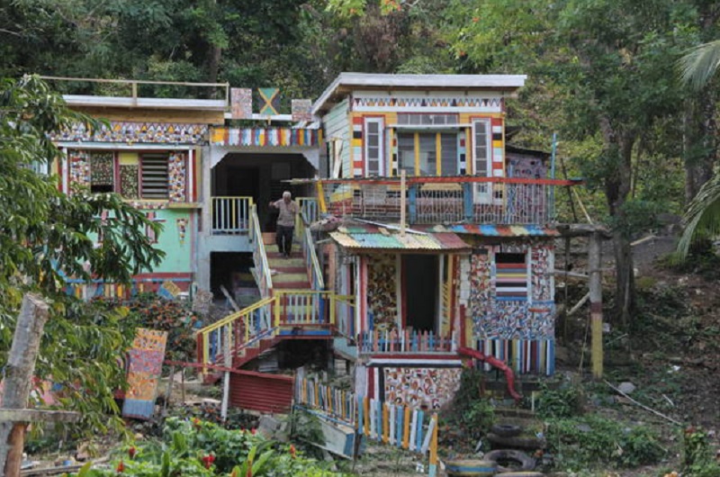 maison très colorée jamaique