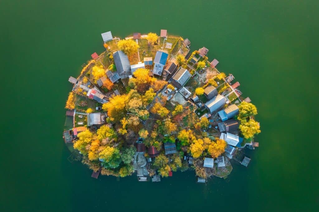 Les maisons du lac Kavicsos