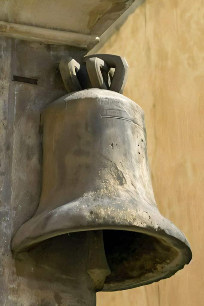 cloche en pierre