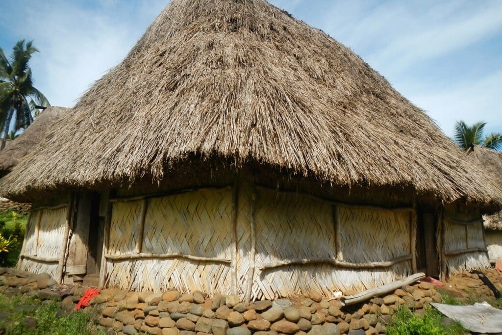 Bure traditionnelle des Fidji