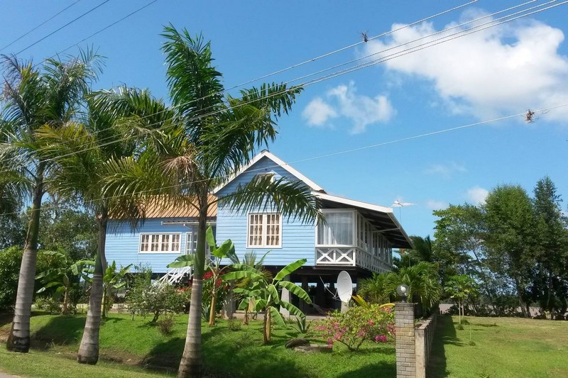 maison bois style colonial suriname