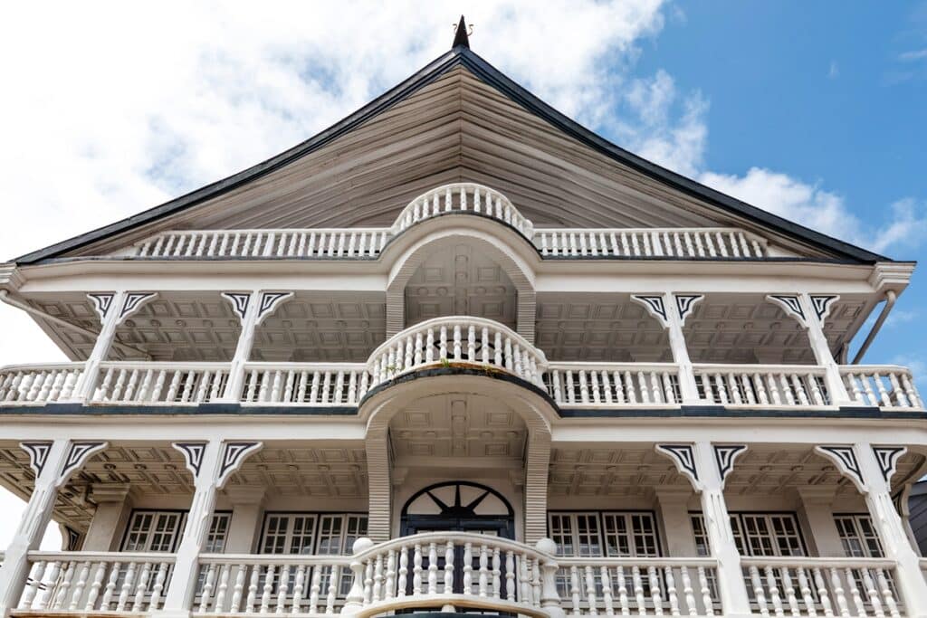 façade maison bois Paramaribo