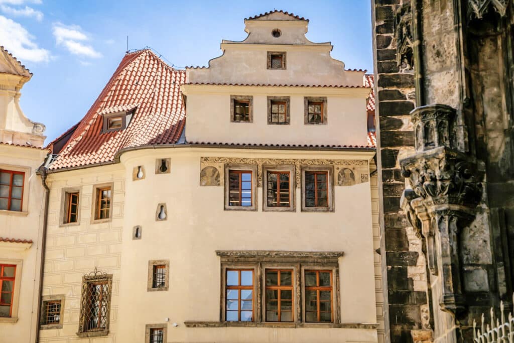 Bâtiment Renaissance avec sgraffites dans la vieille ville de Prague