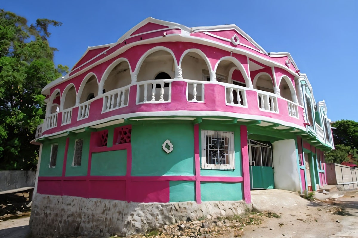 Maison insolite et colorée à Santiago de la Frontera, au Salvador
