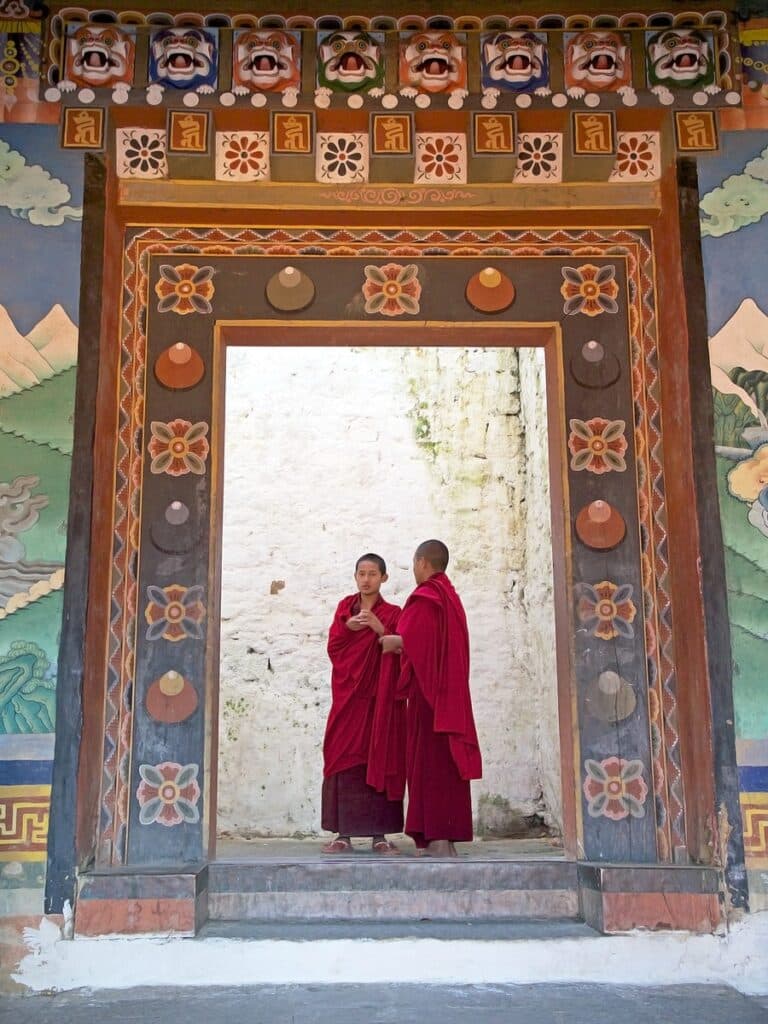 moines au dzong de Trongsa