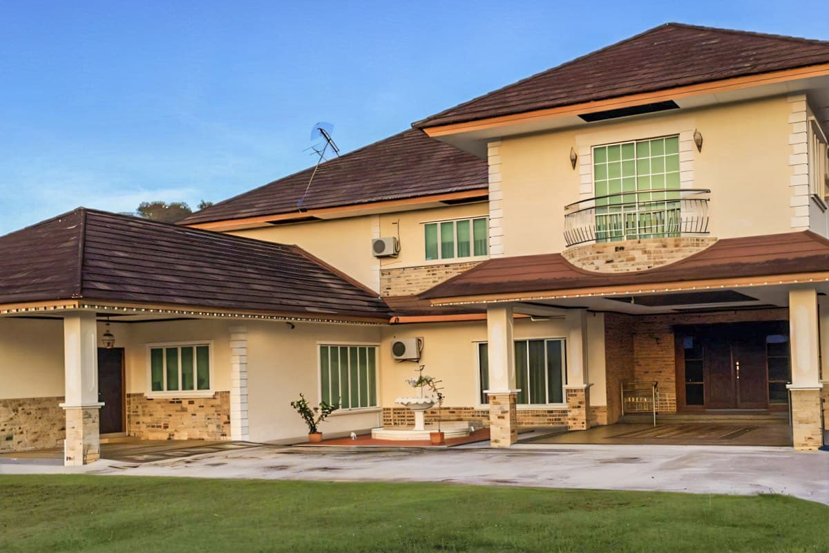 Grande maison à Liang