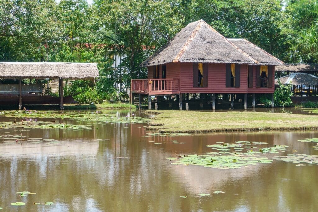 vue sur la rivière et le Rumah Brunei
