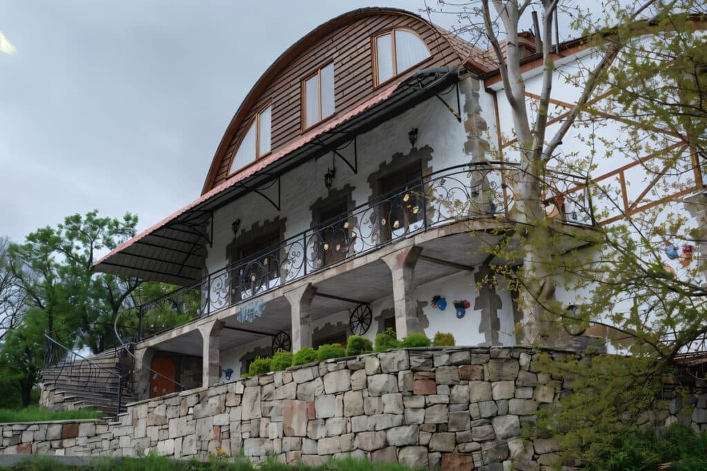 Une maison originale à Sadzeli