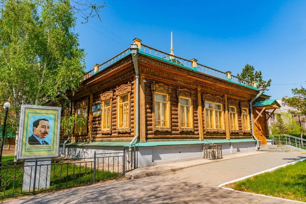 maisons de Saken Seifullin à Astana