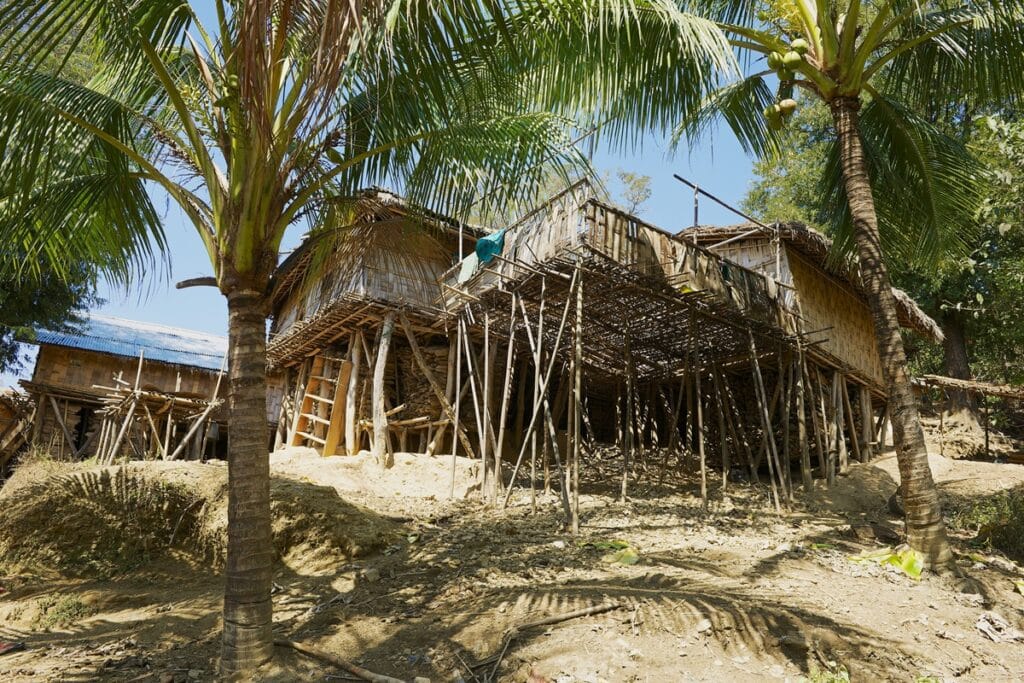 maisons en bambou au Bangladesh