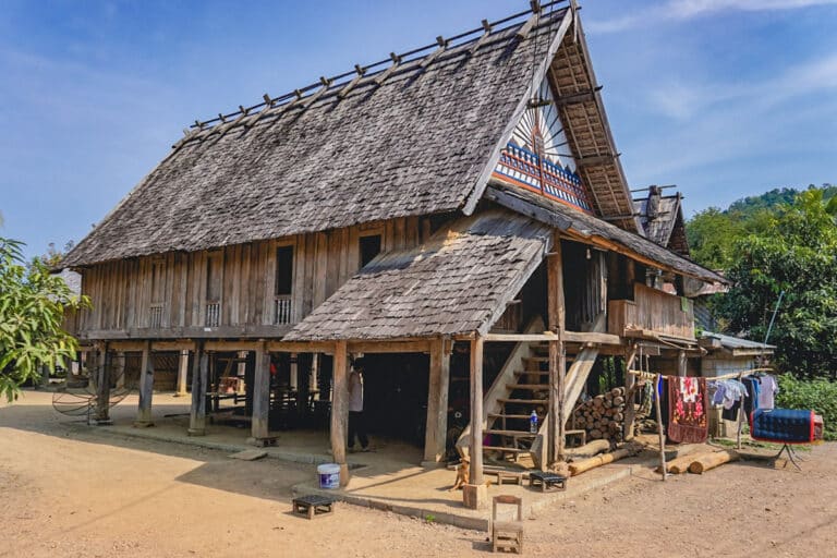 maison traditionnelle en bois de Luang Prabang
