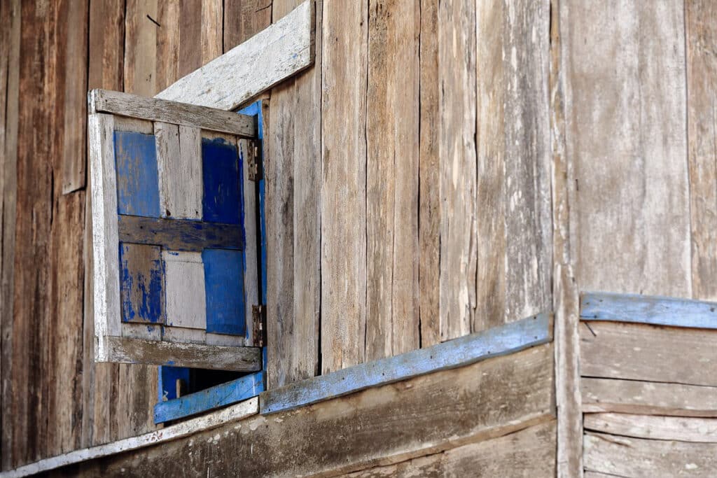 mur en bois d'une maison à Luang Prabang