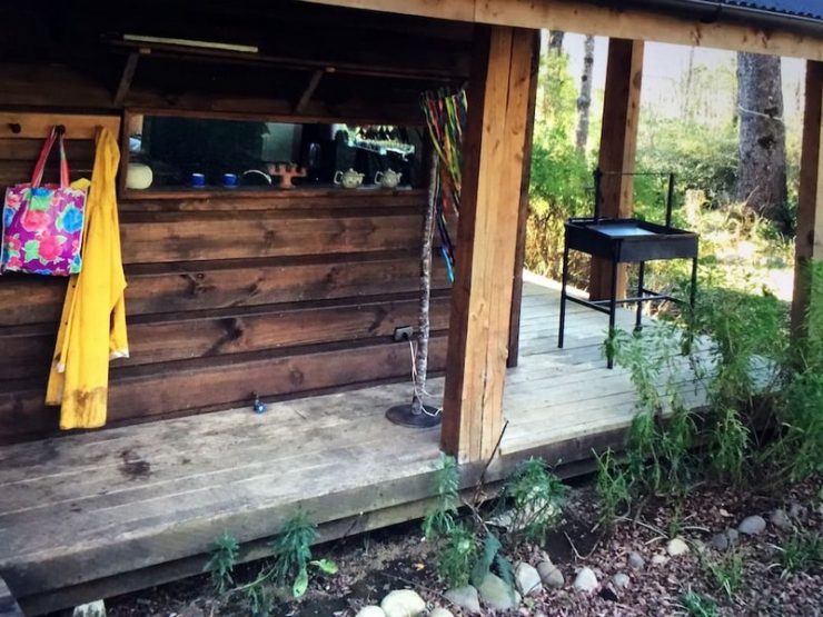 Magnifique maison en bois dans la forêt chilienne