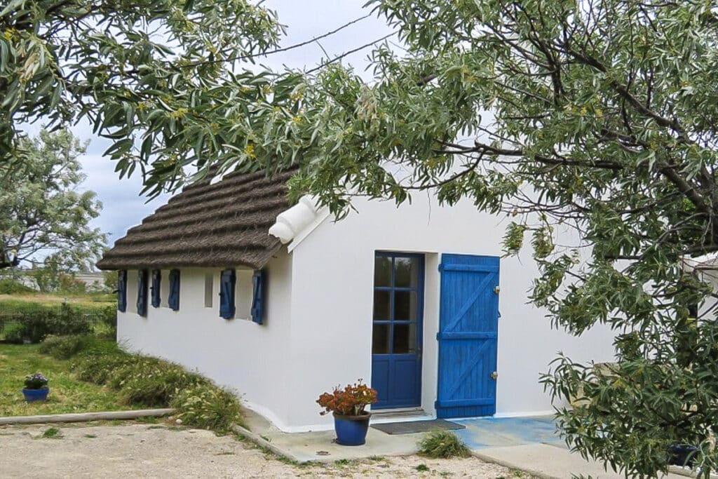cabane de gardian aux saintes marie de la mer