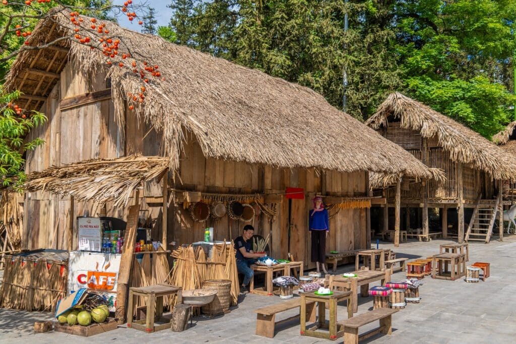 maisons traditionnelles Hmong