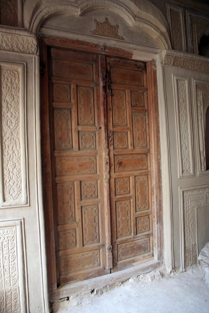porte sculptée