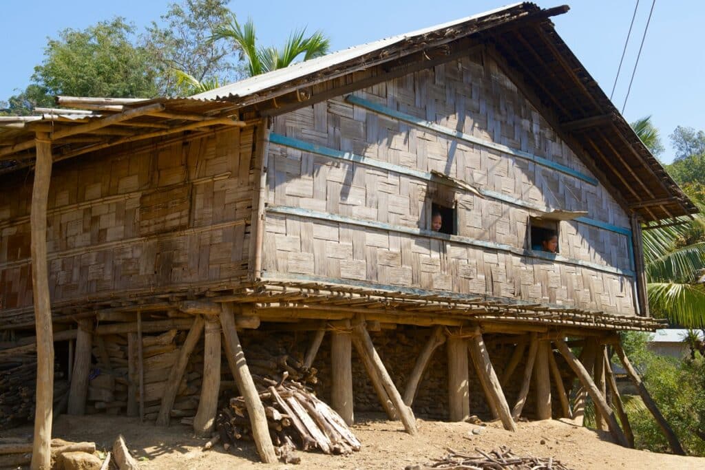 maison rurale en bambou au Bangladesh