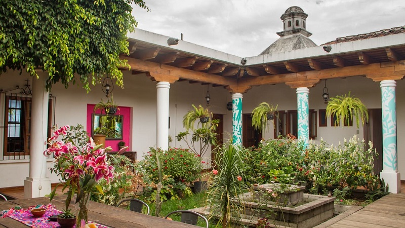 maison style colonial guatemala