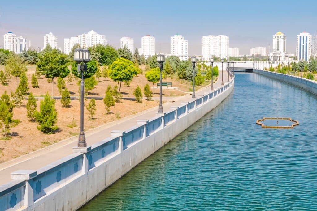rivière à Achgabat