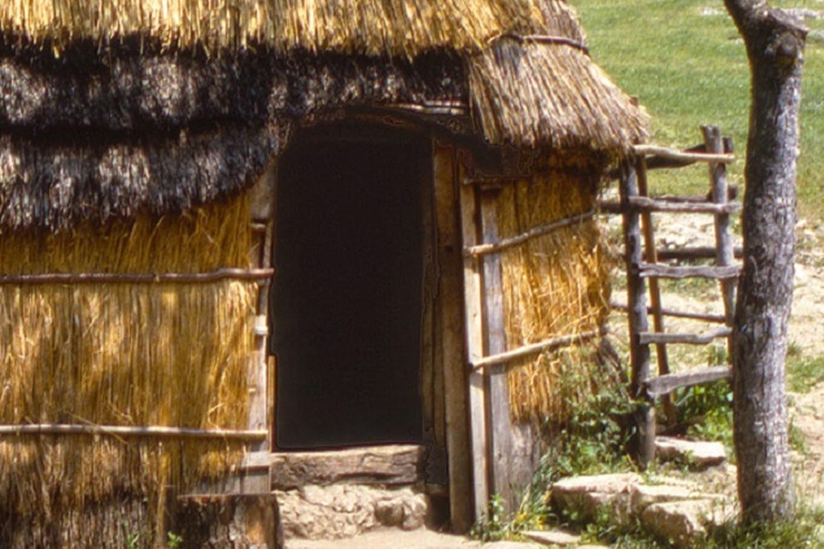maison traditionnelle en chaume de Bosnie